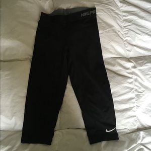 Nike pro crops
